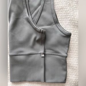 Lululemon Power Pivot Tank in Rhino Grey Size 6